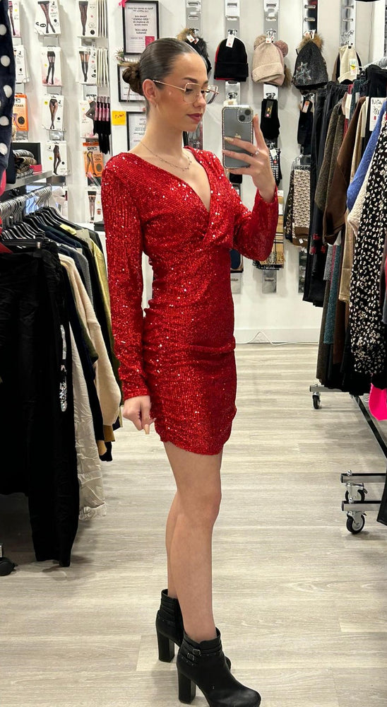 ROBE ROUGE & SEQUINS