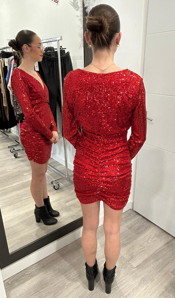 ROBE ROUGE & SEQUINS