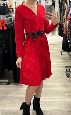 ROBE ROUGE PLISSEE & MOTIFS PETITS POIS