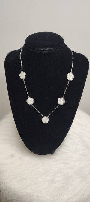 COLLIER FLEUR BLANCHE NACREE & ARGENT