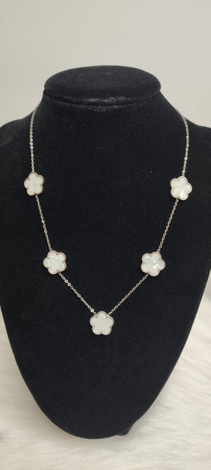 COLLIER FLEUR BLANCHE NACREE & ARGENT