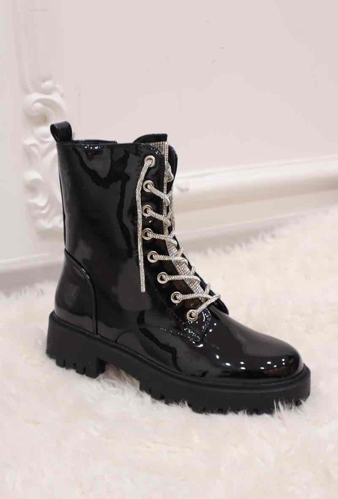 BOTTINES NOIRES VERNIES & LACETS STRASS